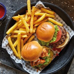 burgers, sliders, french fries-7323689.jpg